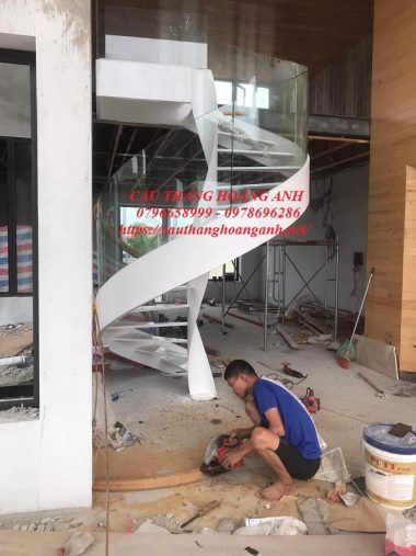 Cầu thang xương sắt xoắn ốc cho nhà biệt thự