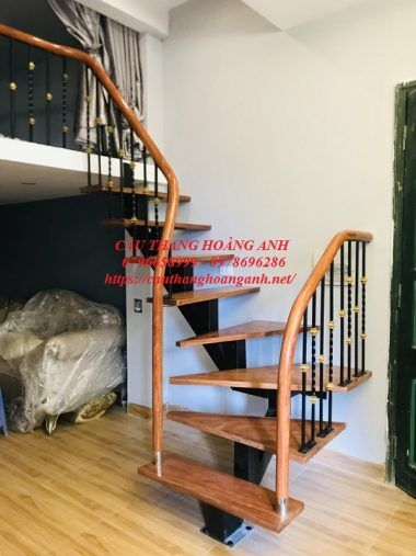 Cầu thang xương sắt hộp dầm đơn 100x 100 x 2mm sơn tĩnh điện