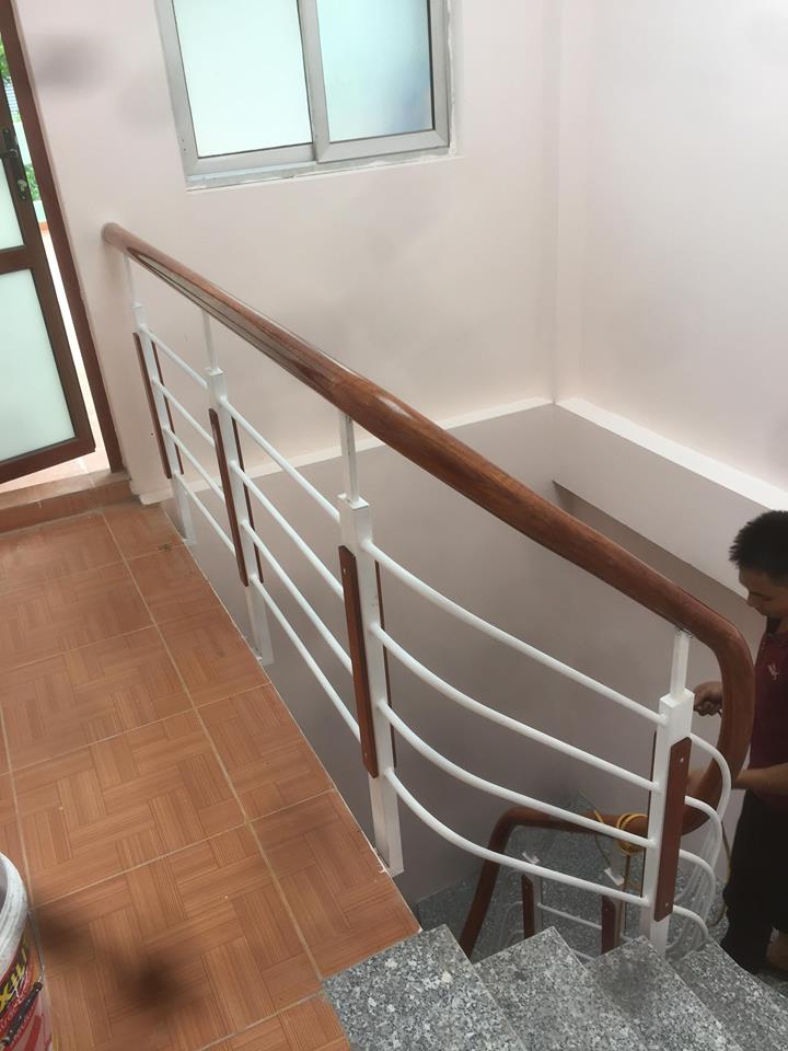 cầu thang sắt tay vịn nhựa