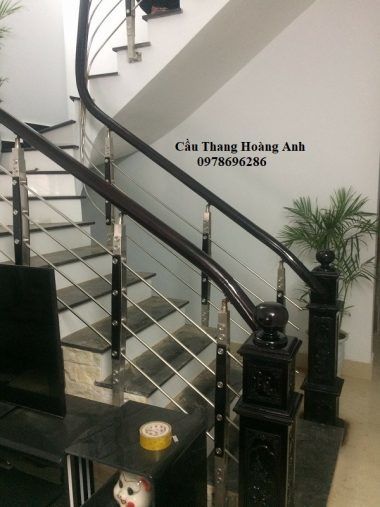 cầu thang inox sơn màu nâu gụ