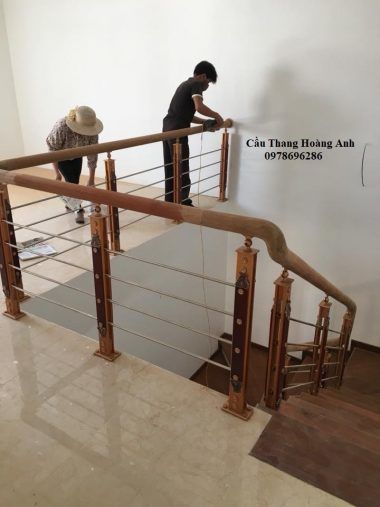 Cầu thang inox chân hợp kim