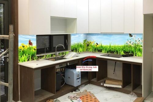 Kính 3D ốp bếp tạo nên nét tươi mới