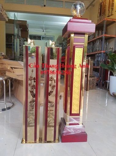 Trụ chính cầu thang kính hiện đại