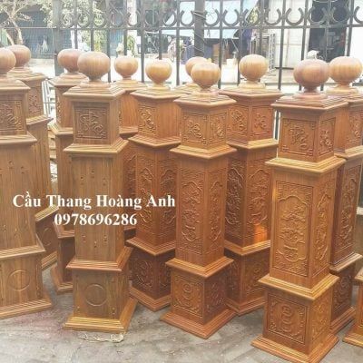 trụ gỗ lim vuông đục tứ quý