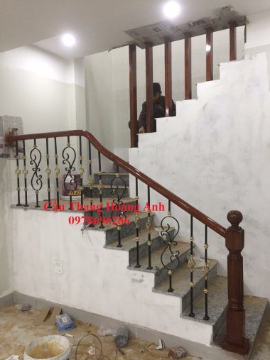 Báo giá cầu thang sắt tay gỗ tại hà nội