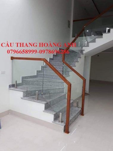 cầu thang kính cường lực chân kẹp