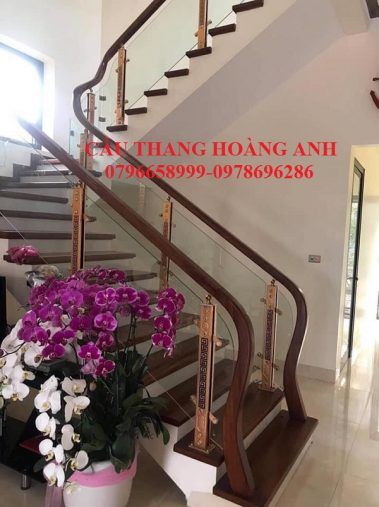 Mẫu lan can cầu thang kính cường lực tại Hà Nội 03