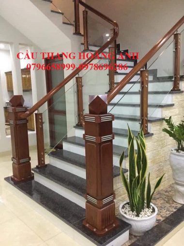 Thi công cầu thang kính tại Hòa Bình