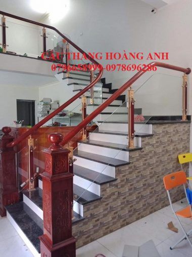 cầu thang kính chân nhôm hợp kim 4