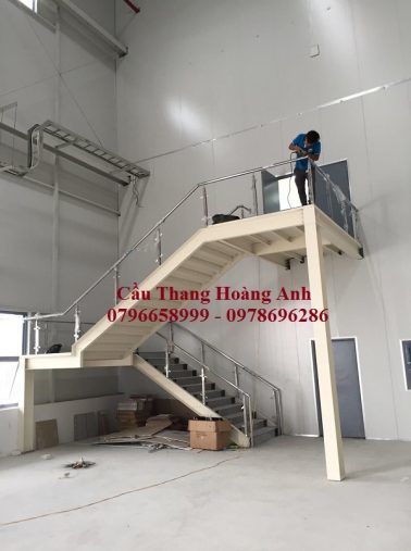 Cầu thang xương cá đôi sử dụng xương u mặt bậc gỗ