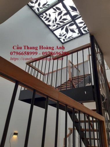 Cầu thang xương cá đôi bản thép 10mm mặt bậc gỗ gõ đỏ 02