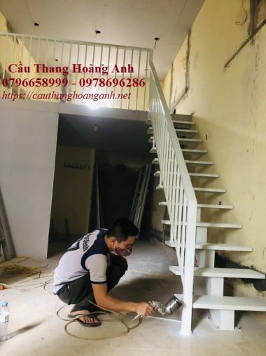 Cầu thang xương cá đơn lên gac xép
