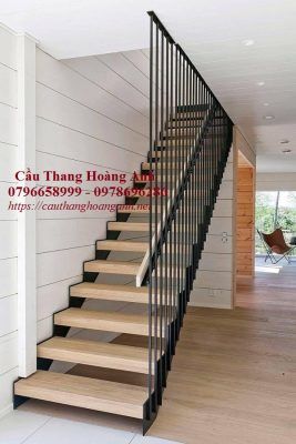 Cầu thang xương sắt cho nhà phố bản thép 10mm mặt bậc gỗ sồi nga