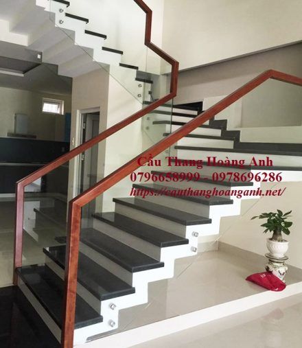 Báo giá cầu thang kính thi công tại thị trấn phúc thọ