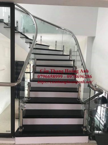 Báo giá thi công cầu thang kính tại thị trấn phúc thọ